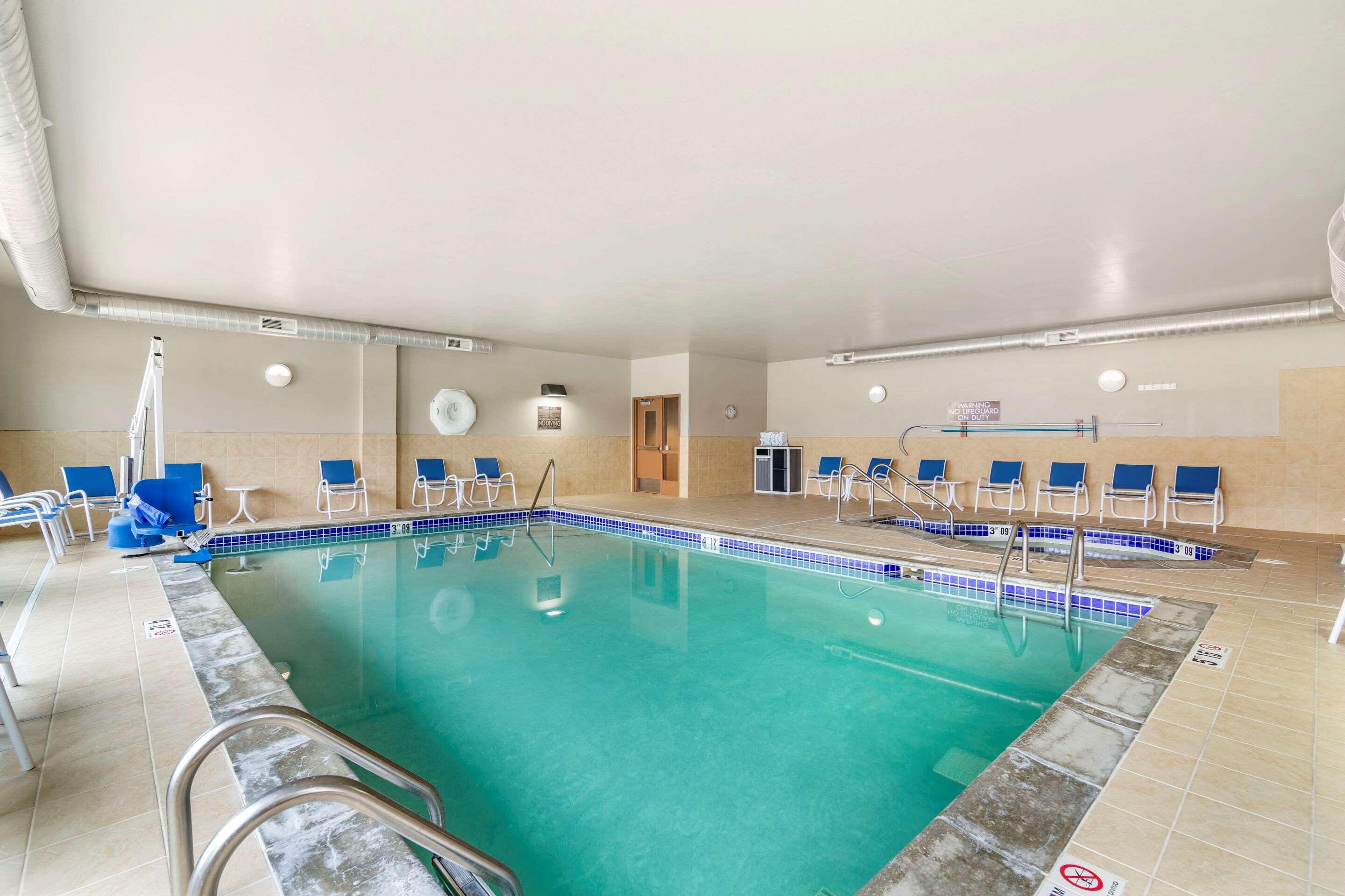 Sonesta Essential Minot Hotell Exteriör bild